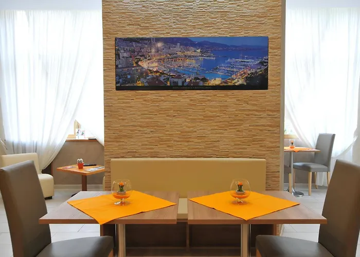 Ξενοδοχείο Montecarlo 3*