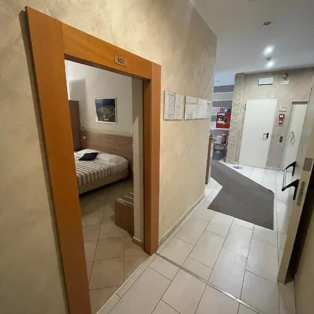 Montecarlo 3* Milánó