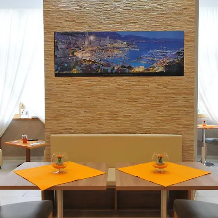 Szálloda Montecarlo 3*